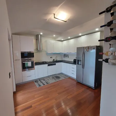 Sunny Sea Apartment *