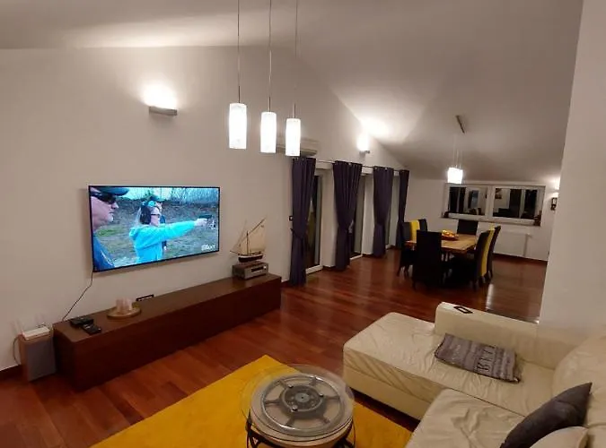 Sunny Sea Apartment *